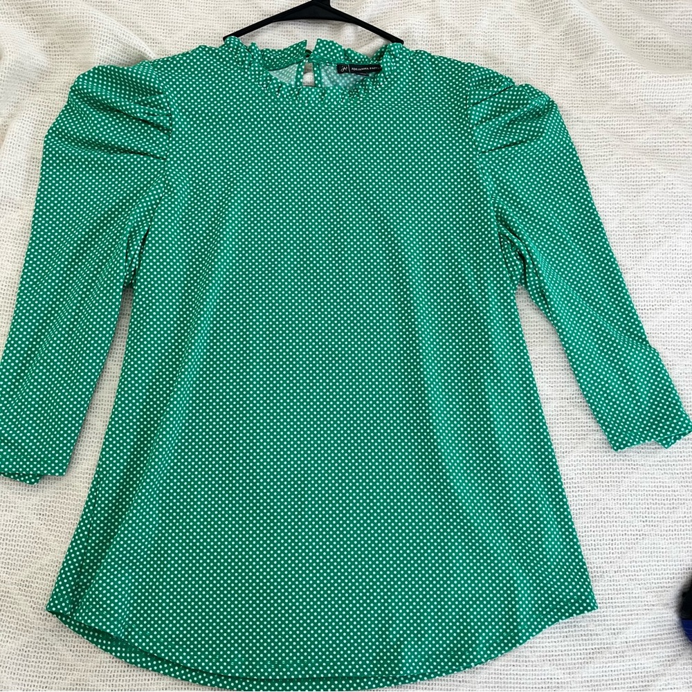 Adrianna Papell Green and White Polka Dot Top size medium puff sleeve 3/4 length